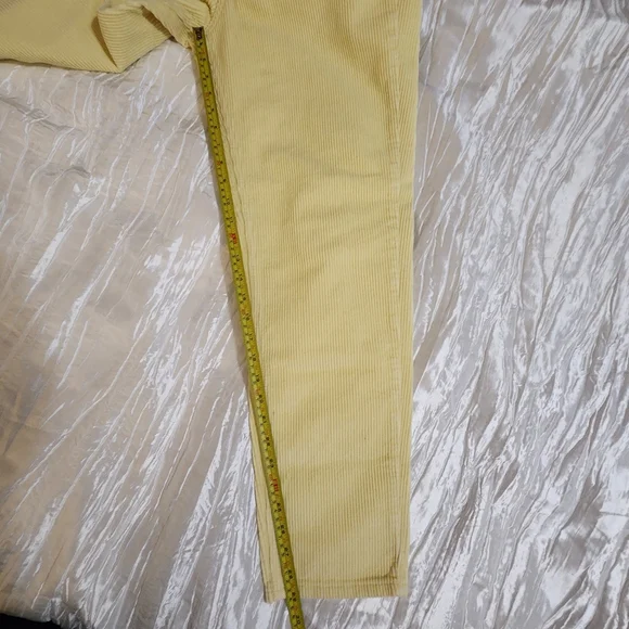 BDG Mom Straight Leg Highrise Yellow Corduroy Size 29 - Picture 9 of 12